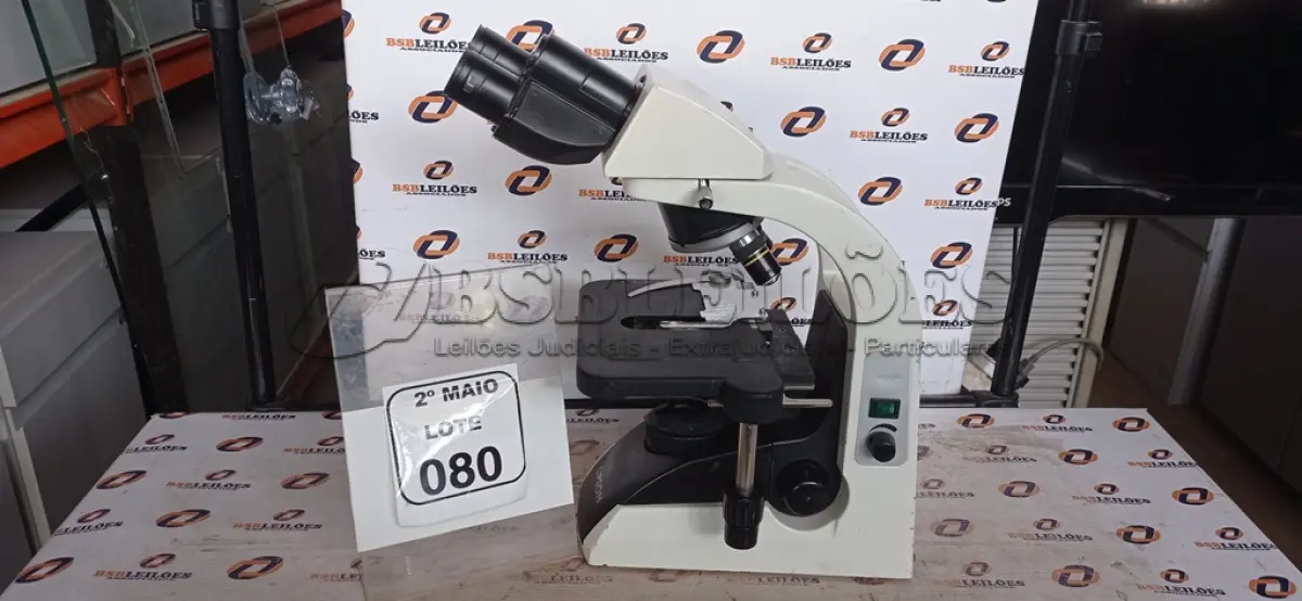 LOTE 080 - 01 MICROSCÓPIO MARCA OPTON. (NO ESTADO) ATENÇÃO! FAZER A VISITAÇÃO ANTES DE ARREMATAR, NÃO SABEMOS SE FUNCIONA, LEILÃO NÃO TEM GARANTIA E NEM DEVOLUÇÃO, SUJEITO A POSSÍVEIS AVARIAS VISÍVEIS/OCULTAS E/OU AUSÊNCIA DE COMPONENTES.