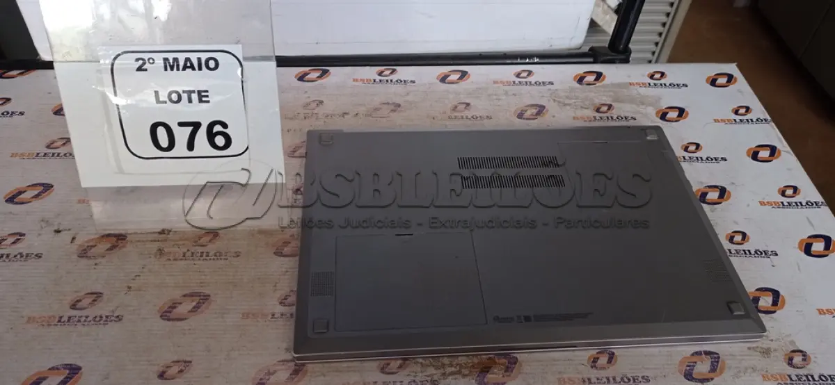 LOTE 076 - 01 NOTEBOOK MARCA SAMSUNG SEM FONTE. (NO ESTADO) ATENÇÃO! FAZER A VISITAÇÃO ANTES DE ARREMATAR, NÃO SABEMOS SE FUNCIONA, LEILÃO NÃO TEM GARANTIA E NEM DEVOLUÇÃO, SUJEITO A POSSÍVEIS AVARIAS VISÍVEIS/OCULTAS E/OU AUSÊNCIA DE COMPONENTES.