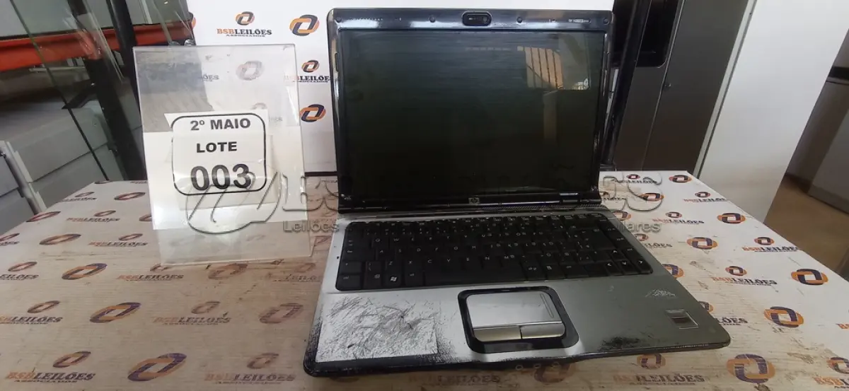 LOTE 003 - 01 NOTEBOOK MARCA HP SEM FONTE. (NO ESTADO) ATENÇÃO! FAZER A VISITAÇÃO ANTES DE ARREMATAR, NÃO SABEMOS SE FUNCIONA, LEILÃO NÃO TEM GARANTIA E NEM DEVOLUÇÃO, SUJEITO A POSSÍVEIS AVARIAS VISÍVEIS/OCULTAS E/OU AUSÊNCIA DE COMPONENTES.