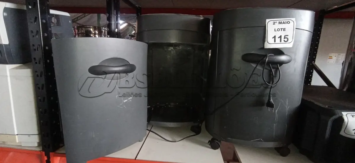 LOTE 115 - 02 FRAGMENTADORAS DE PAPEL MARCA DUOTEC. (NO ESTADO) ATENÇÃO! FAZER A VISITAÇÃO ANTES DE ARREMATAR, NÃO SABEMOS SE FUNCIONA, LEILÃO NÃO TEM GARANTIA E NEM DEVOLUÇÃO, SUJEITO A POSSÍVEIS AVARIAS VISÍVEIS/OCULTAS E/OU AUSÊNCIA DE COMPONENTES.