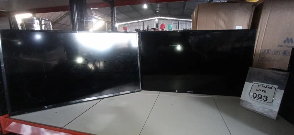 LOTE 093 - 02 TVS LCD 32’’ MARCA PANASONIC. (NO ESTADO) ATENÇÃO! FAZER A VISITAÇÃO ANTES DE ARREMATAR, NÃO SABEMOS SE FUNCIONA, LEILÃO NÃO TEM GARANTIA E NEM DEVOLUÇÃO, SUJEITO A POSSÍVEIS AVARIAS VISÍVEIS/OCULTAS E/OU AUSÊNCIA DE COMPONENTES.