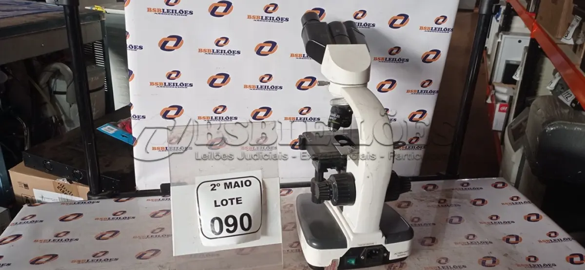 LOTE 090 - 01 MICROSCÓPIO MARCA OPTON. (NO ESTADO) ATENÇÃO! FAZER A VISITAÇÃO ANTES DE ARREMATAR, NÃO SABEMOS SE FUNCIONA, LEILÃO NÃO TEM GARANTIA E NEM DEVOLUÇÃO, SUJEITO A POSSÍVEIS AVARIAS VISÍVEIS/OCULTAS E/OU AUSÊNCIA DE COMPONENTES.