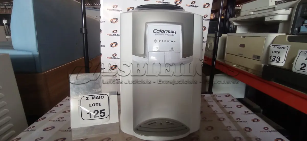 LOTE 125 - 01 BEBEDOURO PARA GARRAFÃO REFRIGERADO MARCA COLARMAQ. (NO ESTADO) ATENÇÃO! FAZER A VISITAÇÃO ANTES DE ARREMATAR, NÃO SABEMOS SE FUNCIONA, LEILÃO NÃO TEM GARANTIA E NEM DEVOLUÇÃO, SUJEITO A POSSÍVEIS AVARIAS VISÍVEIS/OCULTAS E/OU AUSÊNCIA DE COMPONENTES.