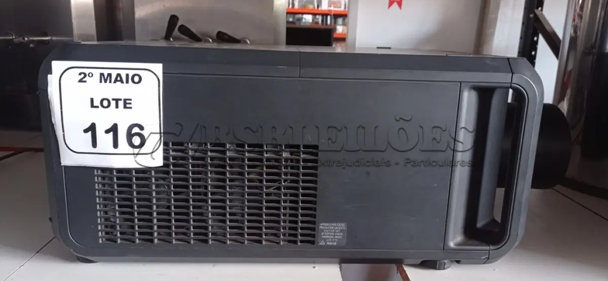 LOTE 116 - 01 PROJETOR PROFISSIONAL DE ALTA POTÊNCIA MARCA SANYO. (NO ESTADO) ATENÇÃO! FAZER A VISITAÇÃO ANTES DE ARREMATAR, NÃO SABEMOS SE FUNCIONA, LEILÃO NÃO TEM GARANTIA E NEM DEVOLUÇÃO, SUJEITO A POSSÍVEIS AVARIAS VISÍVEIS/OCULTAS E/OU AUSÊNCIA DE COMPONENTES.