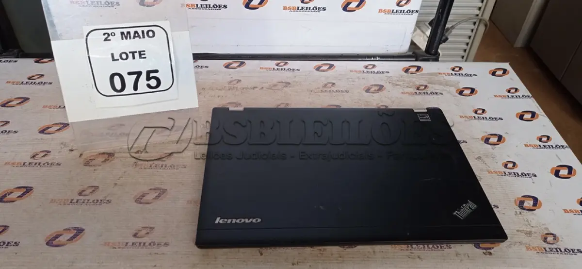 LOTE 075 - 01 NOTEBOOK SERIE THINKPAD MARCA LENOVO SEM FONTE. (NO ESTADO) ATENÇÃO! FAZER A VISITAÇÃO ANTES DE ARREMATAR, NÃO SABEMOS SE FUNCIONA, LEILÃO NÃO TEM GARANTIA E NEM DEVOLUÇÃO, SUJEITO A POSSÍVEIS AVARIAS VISÍVEIS/OCULTAS E/OU AUSÊNCIA DE COMPONENTES.