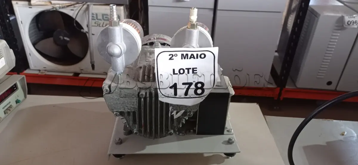 LOTE 178 - 01 MOTOR A VÁCUO. (NO ESTADO) ATENÇÃO! FAZER A VISITAÇÃO ANTES DE ARREMATAR, NÃO SABEMOS SE FUNCIONA, LEILÃO NÃO TEM GARANTIA E NEM DEVOLUÇÃO, SUJEITO A POSSÍVEIS AVARIAS VISÍVEIS/OCULTAS E/OU AUSÊNCIA DE COMPONENTES.