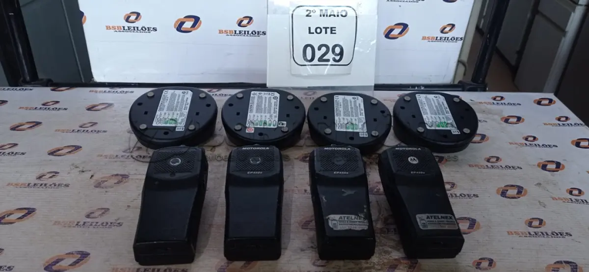 LOTE 029 - 04 RÁDIOS COMUNICADORES MODELO EP450S COM BASE DE CARREGADOR. (NO ESTADO) ATENÇÃO! FAZER A VISITAÇÃO ANTES DE ARREMATAR, NÃO SABEMOS SE FUNCIONA, LEILÃO NÃO TEM GARANTIA E NEM DEVOLUÇÃO, SUJEITO A POSSÍVEIS AVARIAS VISÍVEIS/OCULTAS E/OU AUSÊNCIA DE COMPONENTES.
