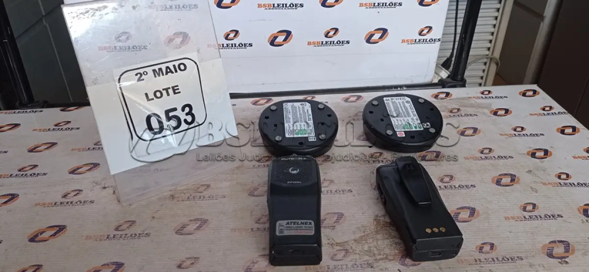 LOTE 053 - 02 RÁDIOS COMUNICADORES MODELO EP450S COM BASE DE CARREGADOR. (NO ESTADO) ATENÇÃO! FAZER A VISITAÇÃO ANTES DE ARREMATAR, NÃO SABEMOS SE FUNCIONA, LEILÃO NÃO TEM GARANTIA E NEM DEVOLUÇÃO, SUJEITO A POSSÍVEIS AVARIAS VISÍVEIS/OCULTAS E/OU AUSÊNCIA DE COMPONENTES.