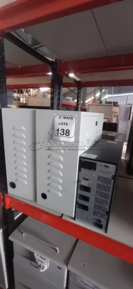 LOTE 138 - 01 NOBREAK MARCA SMS E 02 BANCOS DE BATERIAS VAZIOS. (NO ESTADO) ATENÇÃO! FAZER A VISITAÇÃO ANTES DE ARREMATAR, NÃO SABEMOS SE FUNCIONA, LEILÃO NÃO TEM GARANTIA E NEM DEVOLUÇÃO, SUJEITO A POSSÍVEIS AVARIAS VISÍVEIS/OCULTAS E/OU AUSÊNCIA DE COMPONENTES.