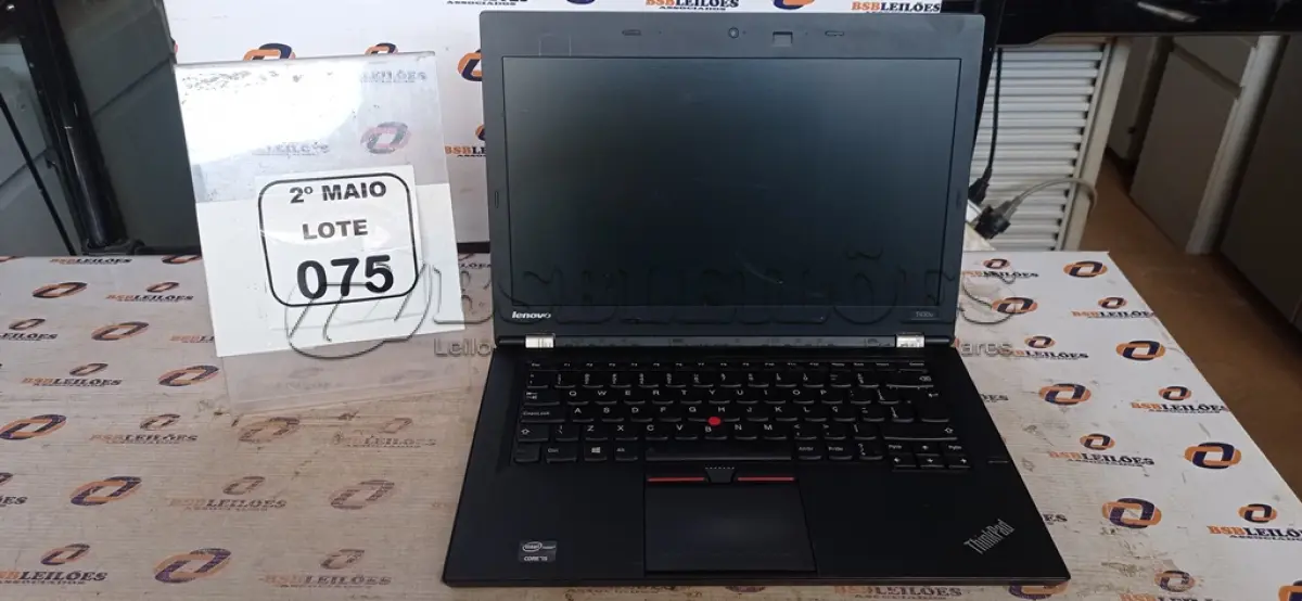 LOTE 075 - 01 NOTEBOOK SERIE THINKPAD MARCA LENOVO SEM FONTE. (NO ESTADO) ATENÇÃO! FAZER A VISITAÇÃO ANTES DE ARREMATAR, NÃO SABEMOS SE FUNCIONA, LEILÃO NÃO TEM GARANTIA E NEM DEVOLUÇÃO, SUJEITO A POSSÍVEIS AVARIAS VISÍVEIS/OCULTAS E/OU AUSÊNCIA DE COMPONENTES.