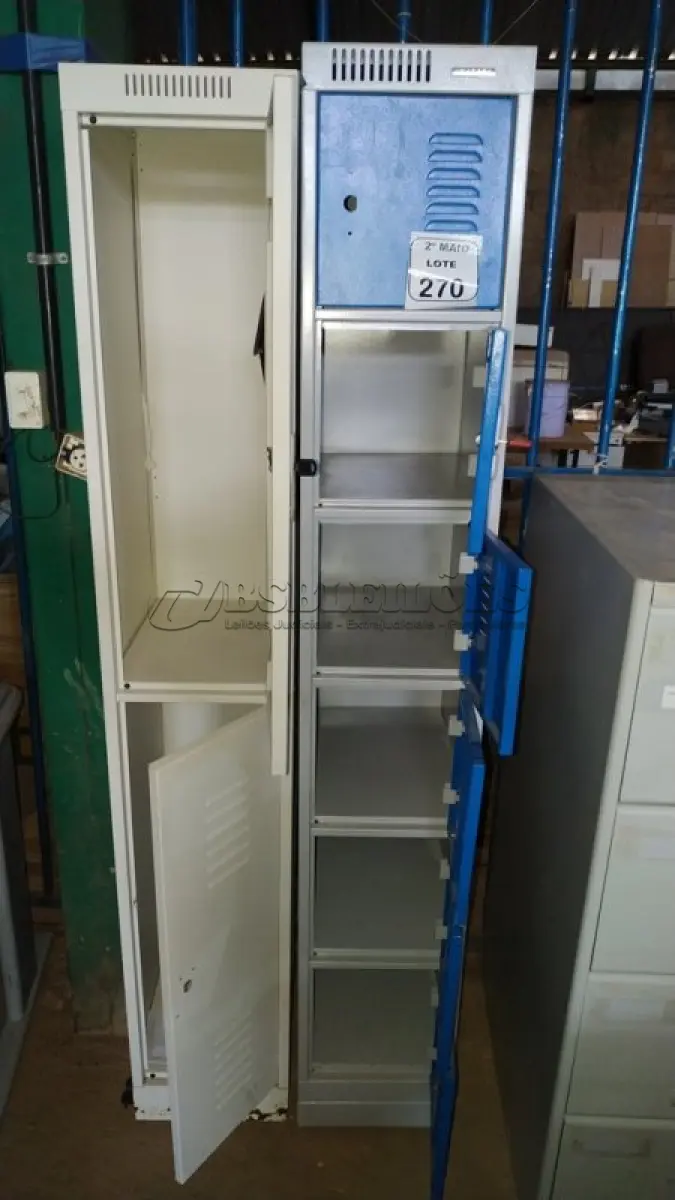 LOTE 270 - 01 ARMÁRIO DE FERRO ESTREITO COM 05 PORTAS E 01 01 ARMÁRIO ROUPEIRO DE FERRO ESTREITO DE 1,80X0,31. (NO ESTADO) ATENÇÃO! FAZER A VISITAÇÃO ANTES DE ARREMATAR, NÃO SABEMOS SE FUNCIONA, LEILÃO NÃO TEM GARANTIA E NEM DEVOLUÇÃO, SUJEITO A POSSÍVEIS AVARIAS VISÍVEIS/OCULTAS E/OU AUSÊNCIA DE COMPONENTES.