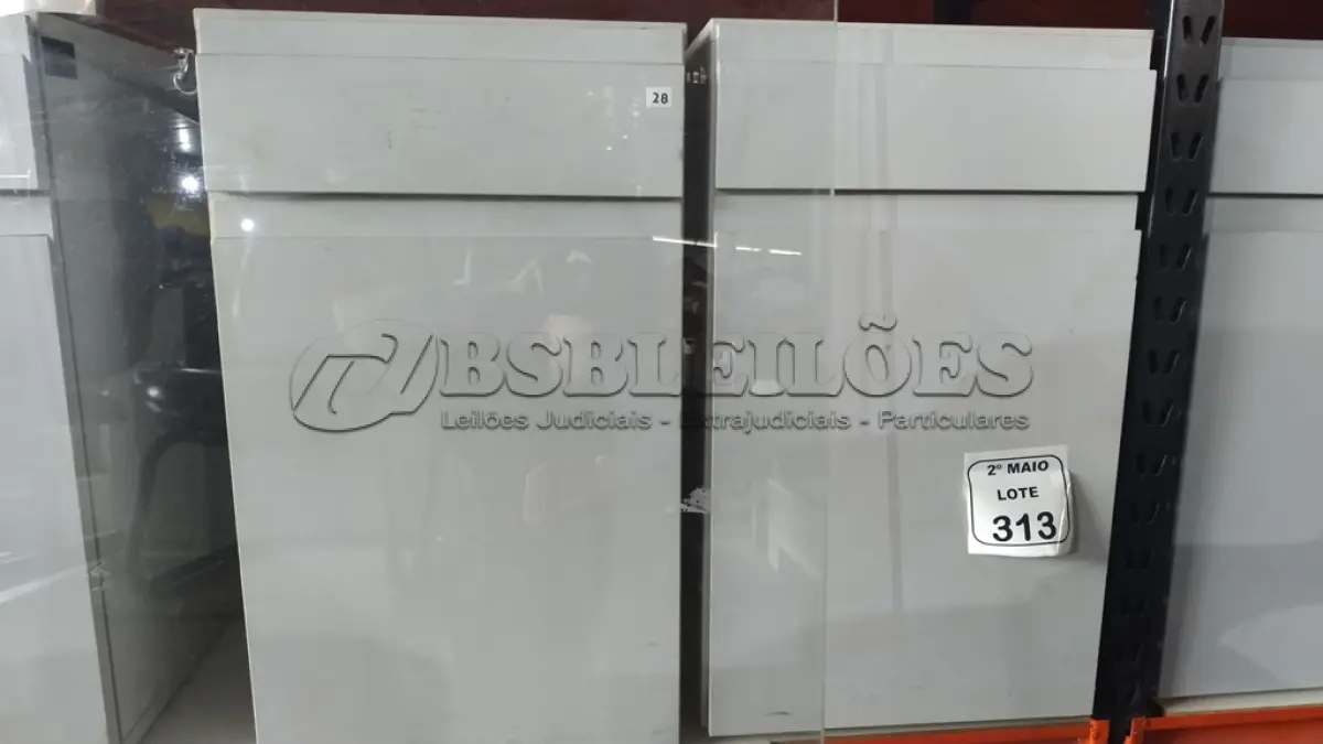 LOTE 313 - 02 ARMÁRIOS PARA CPU COM 01 PORTA E 01 GAVETA. (NO ESTADO) ATENÇÃO! FAZER A VISITAÇÃO ANTES DE ARREMATAR, NÃO SABEMOS SE FUNCIONA, LEILÃO NÃO TEM GARANTIA E NEM DEVOLUÇÃO, SUJEITO A POSSÍVEIS AVARIAS VISÍVEIS/OCULTAS E/OU AUSÊNCIA DE COMPONENTES.