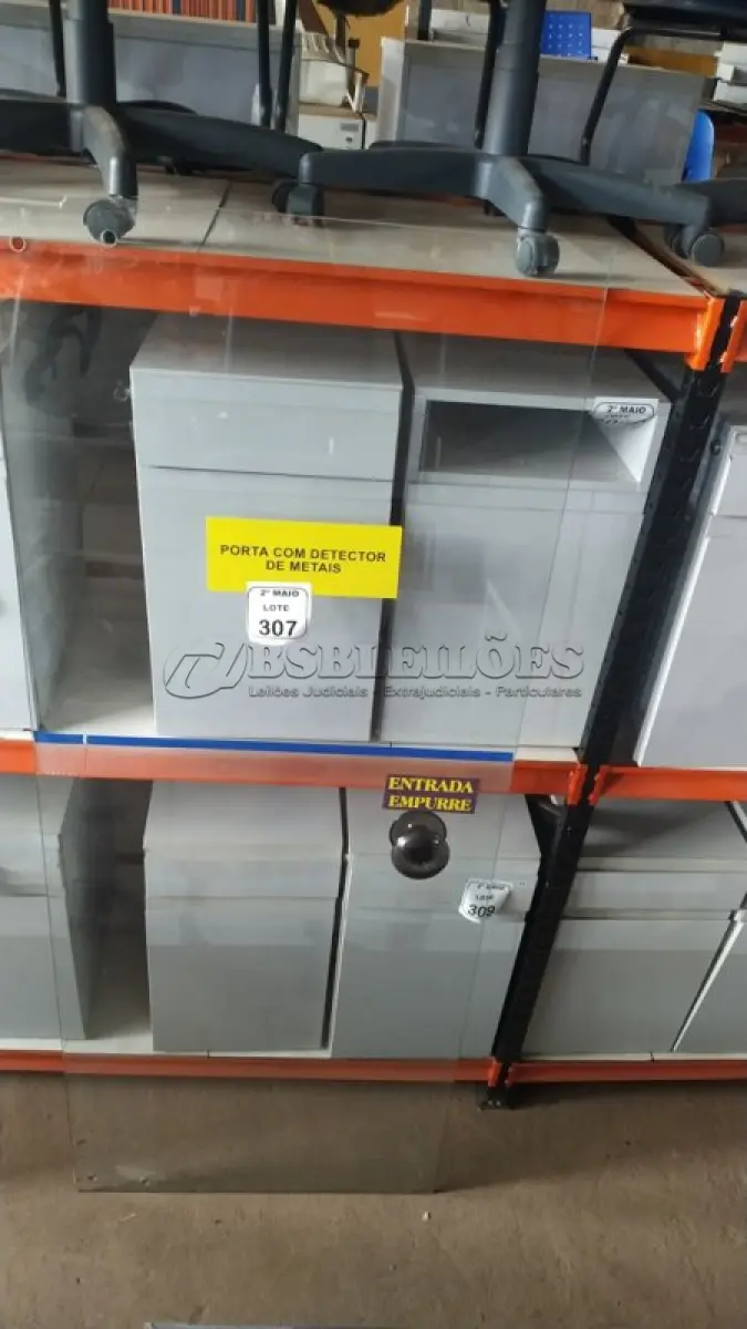 LOTE 307 - 01 PORTA DE VIDRO DE 2,06X0,83. (NO ESTADO) ATENÇÃO! FAZER A VISITAÇÃO ANTES DE ARREMATAR, NÃO SABEMOS SE FUNCIONA, LEILÃO NÃO TEM GARANTIA E NEM DEVOLUÇÃO, SUJEITO A POSSÍVEIS AVARIAS VISÍVEIS/OCULTAS E/OU AUSÊNCIA DE COMPONENTES.