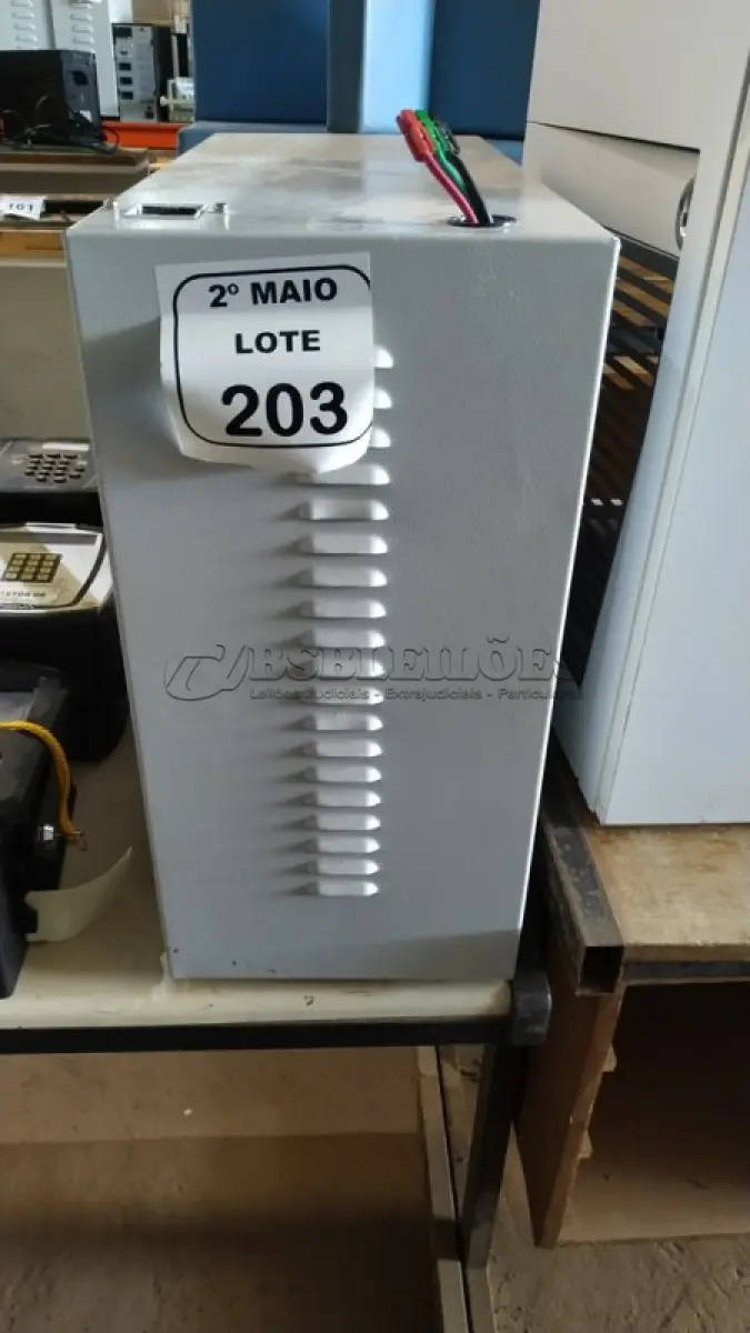 LOTE 203 - 01 BANCO DE BATERIAS COM 04 BATERIAS. (NO ESTADO) ATENÇÃO! FAZER A VISITAÇÃO ANTES DE ARREMATAR, NÃO SABEMOS SE FUNCIONA, LEILÃO NÃO TEM GARANTIA E NEM DEVOLUÇÃO, SUJEITO A POSSÍVEIS AVARIAS VISÍVEIS/OCULTAS E/OU AUSÊNCIA DE COMPONENTES.