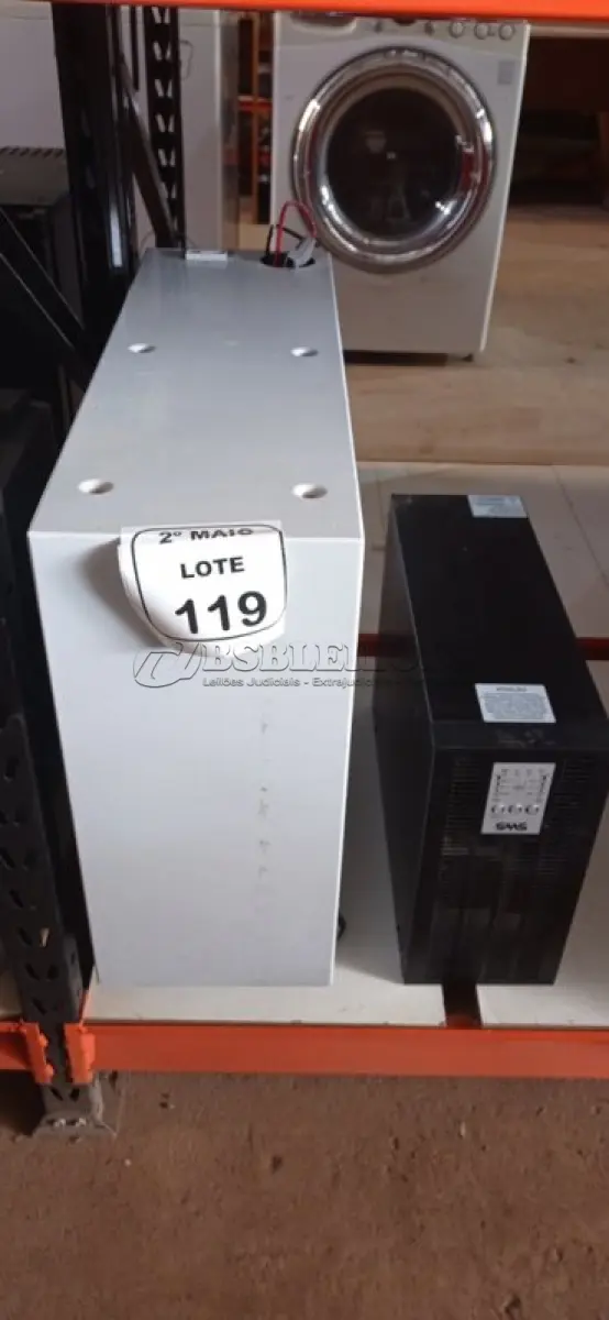 LOTE 119 - 01 BANCO DE BATERIA VAZIO E 01 NOBREAK 1684 VA MARCA SMS. (NO ESTADO) ATENÇÃO! FAZER A VISITAÇÃO ANTES DE ARREMATAR, NÃO SABEMOS SE FUNCIONA, LEILÃO NÃO TEM GARANTIA E NEM DEVOLUÇÃO, SUJEITO A POSSÍVEIS AVARIAS VISÍVEIS/OCULTAS E/OU AUSÊNCIA DE COMPONENTES.