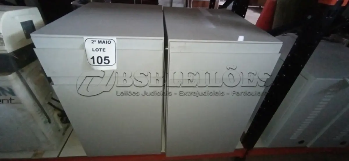 LOTE 105 - 02 ARMÁRIOS PARA CPU COM 01 PORTA E 01 GAVETA. (NO ESTADO) ATENÇÃO! FAZER A VISITAÇÃO ANTES DE ARREMATAR, NÃO SABEMOS SE FUNCIONA, LEILÃO NÃO TEM GARANTIA E NEM DEVOLUÇÃO, SUJEITO A POSSÍVEIS AVARIAS VISÍVEIS/OCULTAS E/OU AUSÊNCIA DE COMPONENTES.
