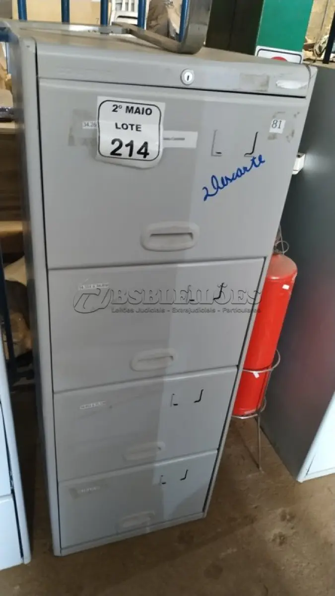 LOTE 214 - 01 ARQUIVO DE AÇO COM 04 GAVETAS. (NO ESTADO) ATENÇÃO! FAZER A VISITAÇÃO ANTES DE ARREMATAR, NÃO SABEMOS SE FUNCIONA, LEILÃO NÃO TEM GARANTIA E NEM DEVOLUÇÃO, SUJEITO A POSSÍVEIS AVARIAS VISÍVEIS/OCULTAS E/OU AUSÊNCIA DE COMPONENTES.
