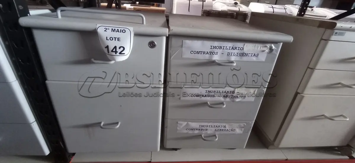 LOTE 142 - 01 GAVETEIRO COM 03 GAVETAS E 01 GAVETEIRO COM 02 GAVETAS. (NO ESTADO) ATENÇÃO! FAZER A VISITAÇÃO ANTES DE ARREMATAR, NÃO SABEMOS SE FUNCIONA, LEILÃO NÃO TEM GARANTIA E NEM DEVOLUÇÃO, SUJEITO A POSSÍVEIS AVARIAS VISÍVEIS/OCULTAS E/OU AUSÊNCIA DE COMPONENTES.