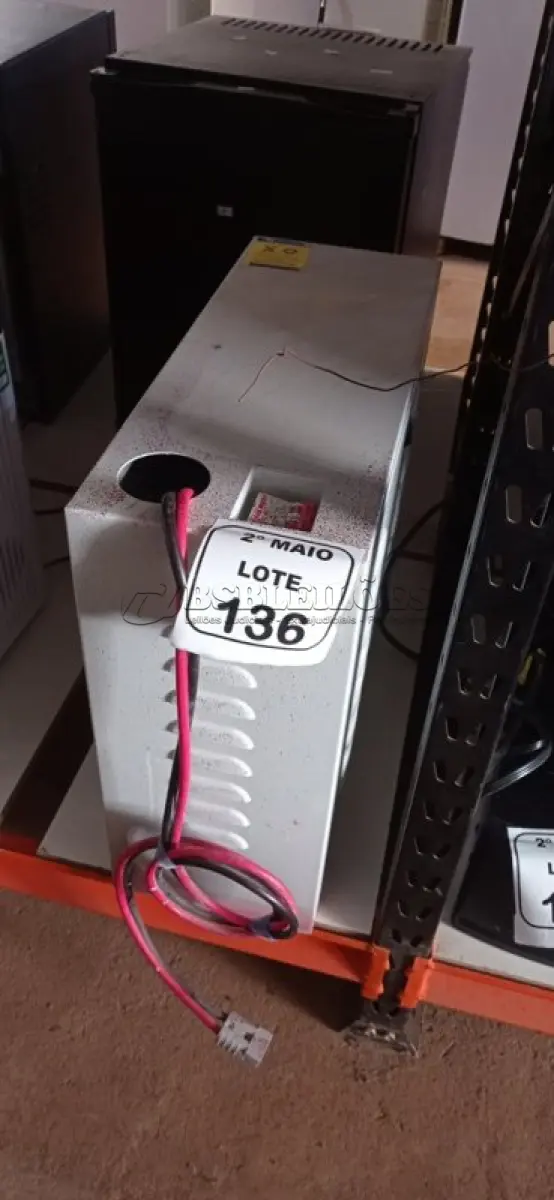 LOTE 136 - 01 BANCO DE BATERIA COM 04 BATERIAS. (NO ESTADO) ATENÇÃO! FAZER A VISITAÇÃO ANTES DE ARREMATAR, NÃO SABEMOS SE FUNCIONA, LEILÃO NÃO TEM GARANTIA E NEM DEVOLUÇÃO, SUJEITO A POSSÍVEIS AVARIAS VISÍVEIS/OCULTAS E/OU AUSÊNCIA DE COMPONENTES.