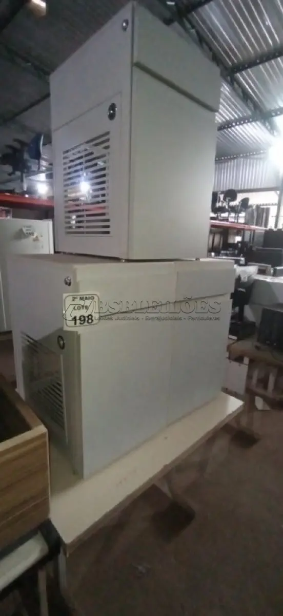LOTE 198 - 03 ARMÁRIOS PARA CPU COM 01 PORTA E 01 GAVETA. (NO ESTADO) ATENÇÃO! FAZER A VISITAÇÃO ANTES DE ARREMATAR, NÃO SABEMOS SE FUNCIONA, LEILÃO NÃO TEM GARANTIA E NEM DEVOLUÇÃO, SUJEITO A POSSÍVEIS AVARIAS VISÍVEIS/OCULTAS E/OU AUSÊNCIA DE COMPONENTES.