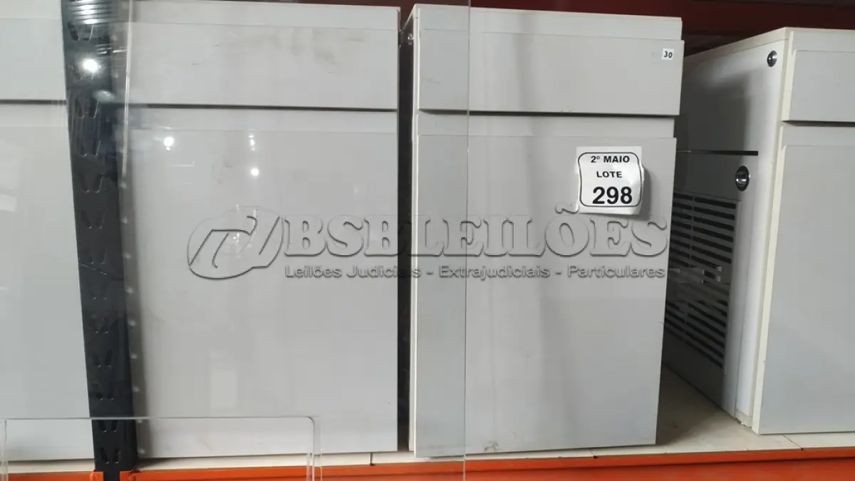 LOTE 298 - 02 ARMÁRIOS PARA CPU COM 01 PORTA E 01 GAVETA. (NO ESTADO) ATENÇÃO! FAZER A VISITAÇÃO ANTES DE ARREMATAR, NÃO SABEMOS SE FUNCIONA, LEILÃO NÃO TEM GARANTIA E NEM DEVOLUÇÃO, SUJEITO A POSSÍVEIS AVARIAS VISÍVEIS/OCULTAS E/OU AUSÊNCIA DE COMPONENTES.