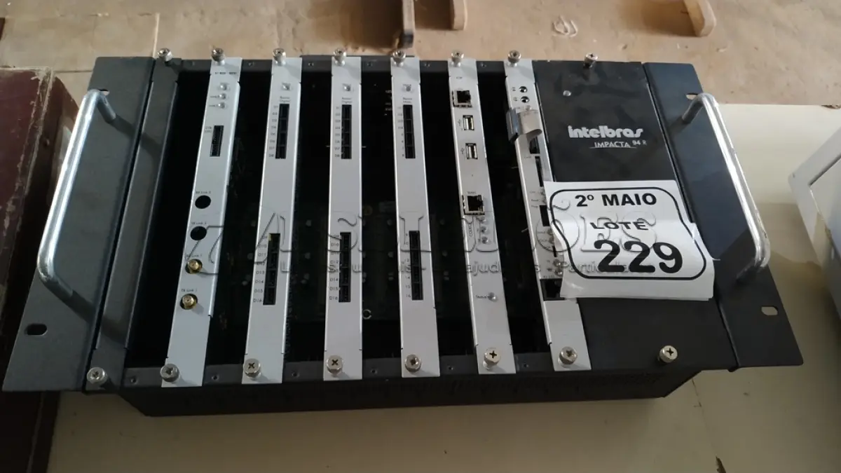 LOTE 229 - 01 CENTRAL PABX IMPACTA 94 R MARCA INTELBRAS. (NO ESTADO) ATENÇÃO! FAZER A VISITAÇÃO ANTES DE ARREMATAR, NÃO SABEMOS SE FUNCIONA, LEILÃO NÃO TEM GARANTIA E NEM DEVOLUÇÃO, SUJEITO A POSSÍVEIS AVARIAS VISÍVEIS/OCULTAS E/OU AUSÊNCIA DE COMPONENTES.