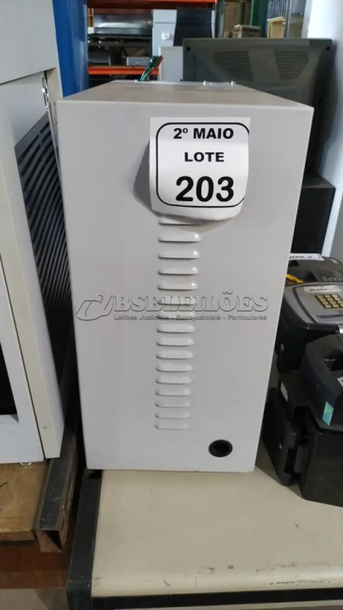 LOTE 203 - 01 BANCO DE BATERIAS COM 04 BATERIAS. (NO ESTADO) ATENÇÃO! FAZER A VISITAÇÃO ANTES DE ARREMATAR, NÃO SABEMOS SE FUNCIONA, LEILÃO NÃO TEM GARANTIA E NEM DEVOLUÇÃO, SUJEITO A POSSÍVEIS AVARIAS VISÍVEIS/OCULTAS E/OU AUSÊNCIA DE COMPONENTES.