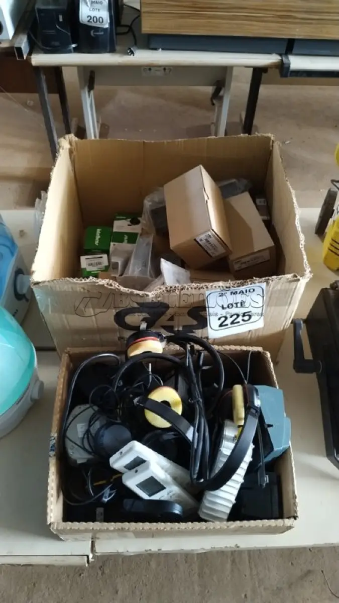 LOTE 225