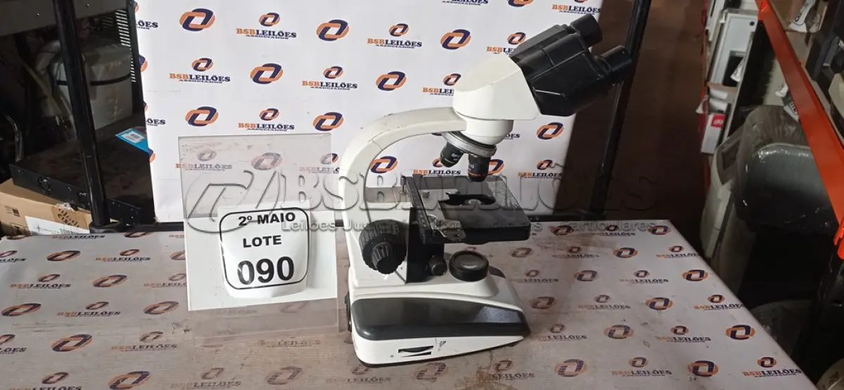 LOTE 090 - 01 MICROSCÓPIO MARCA OPTON. (NO ESTADO) ATENÇÃO! FAZER A VISITAÇÃO ANTES DE ARREMATAR, NÃO SABEMOS SE FUNCIONA, LEILÃO NÃO TEM GARANTIA E NEM DEVOLUÇÃO, SUJEITO A POSSÍVEIS AVARIAS VISÍVEIS/OCULTAS E/OU AUSÊNCIA DE COMPONENTES.