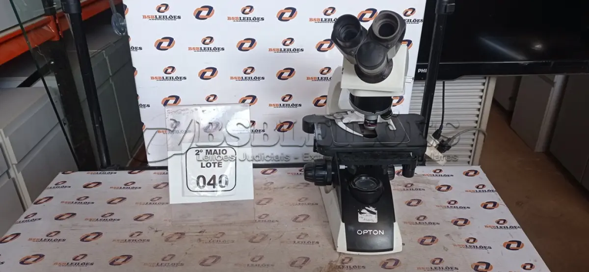 LOTE 040 - 01 MICROSCÓPIO MARCA OPTON. (NO ESTADO) ATENÇÃO! FAZER A VISITAÇÃO ANTES DE ARREMATAR, NÃO SABEMOS SE FUNCIONA, LEILÃO NÃO TEM GARANTIA E NEM DEVOLUÇÃO, SUJEITO A POSSÍVEIS AVARIAS VISÍVEIS/OCULTAS E/OU AUSÊNCIA DE COMPONENTES.