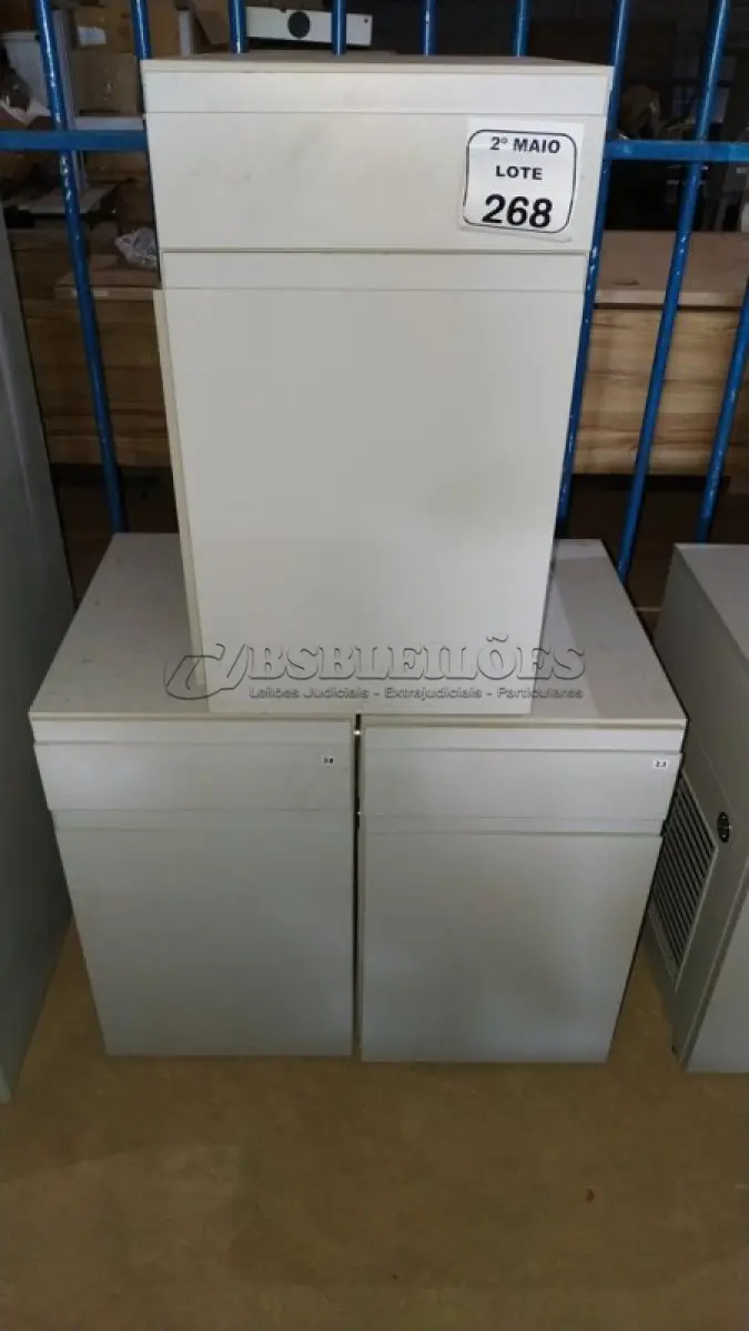 LOTE 268 - 03 ARMÁRIOS PARA CPU COM 01 PORTA E 01 GAVETA. (NO ESTADO) ATENÇÃO! FAZER A VISITAÇÃO ANTES DE ARREMATAR, NÃO SABEMOS SE FUNCIONA, LEILÃO NÃO TEM GARANTIA E NEM DEVOLUÇÃO, SUJEITO A POSSÍVEIS AVARIAS VISÍVEIS/OCULTAS E/OU AUSÊNCIA DE COMPONENTES.