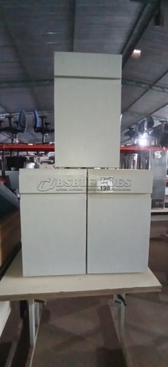 LOTE 198 - 03 ARMÁRIOS PARA CPU COM 01 PORTA E 01 GAVETA. (NO ESTADO) ATENÇÃO! FAZER A VISITAÇÃO ANTES DE ARREMATAR, NÃO SABEMOS SE FUNCIONA, LEILÃO NÃO TEM GARANTIA E NEM DEVOLUÇÃO, SUJEITO A POSSÍVEIS AVARIAS VISÍVEIS/OCULTAS E/OU AUSÊNCIA DE COMPONENTES.