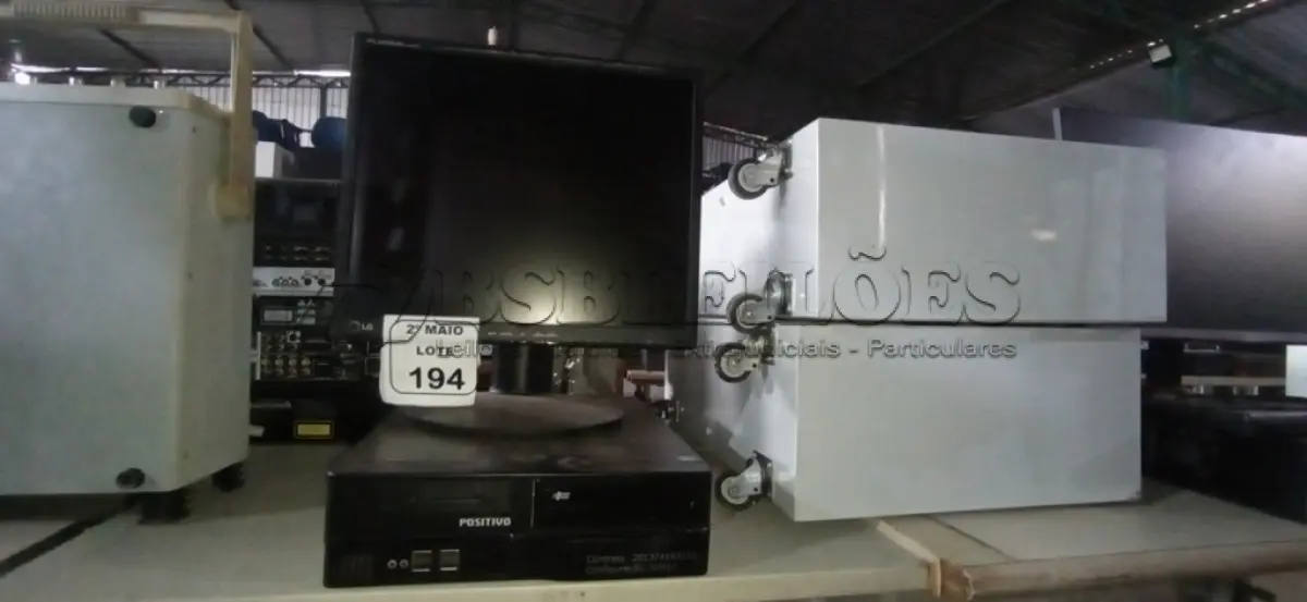 LOTE 194 - 01 CPU MARCA POSITIVO E 01 MONITOR MARCA LG. (NO ESTADO) ATENÇÃO! FAZER A VISITAÇÃO ANTES DE ARREMATAR, NÃO SABEMOS SE FUNCIONA, LEILÃO NÃO TEM GARANTIA E NEM DEVOLUÇÃO, SUJEITO A POSSÍVEIS AVARIAS VISÍVEIS/OCULTAS E/OU AUSÊNCIA DE COMPONENTES.