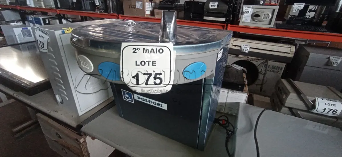 LOTE 175 - 01 BEBEDOURO DE PAREDE MARCA POLOGEL. (NO ESTADO) ATENÇÃO! FAZER A VISITAÇÃO ANTES DE ARREMATAR, NÃO SABEMOS SE FUNCIONA, LEILÃO NÃO TEM GARANTIA E NEM DEVOLUÇÃO, SUJEITO A POSSÍVEIS AVARIAS VISÍVEIS/OCULTAS E/OU AUSÊNCIA DE COMPONENTES.
