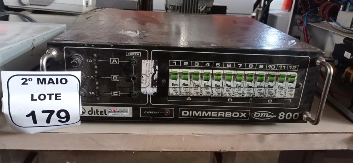 LOTE 179 - 01 DIMMERBOX MODELO OM 800 MARCA DITEL. (NO ESTADO) ATENÇÃO! FAZER A VISITAÇÃO ANTES DE ARREMATAR, NÃO SABEMOS SE FUNCIONA, LEILÃO NÃO TEM GARANTIA E NEM DEVOLUÇÃO, SUJEITO A POSSÍVEIS AVARIAS VISÍVEIS/OCULTAS E/OU AUSÊNCIA DE COMPONENTES.
