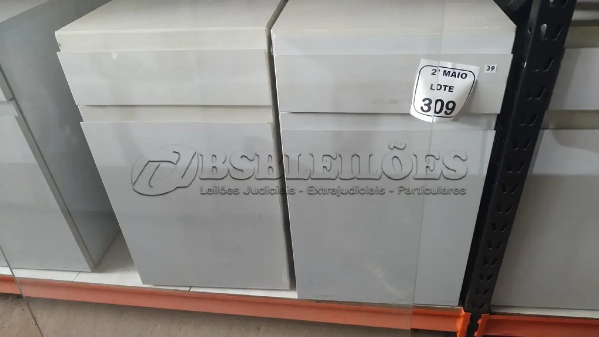 LOTE 309 - 02 ARMÁRIOS PARA CPU COM 01 PORTA E 01 GAVETA. (NO ESTADO) ATENÇÃO! FAZER A VISITAÇÃO ANTES DE ARREMATAR, NÃO SABEMOS SE FUNCIONA, LEILÃO NÃO TEM GARANTIA E NEM DEVOLUÇÃO, SUJEITO A POSSÍVEIS AVARIAS VISÍVEIS/OCULTAS E/OU AUSÊNCIA DE COMPONENTES.
