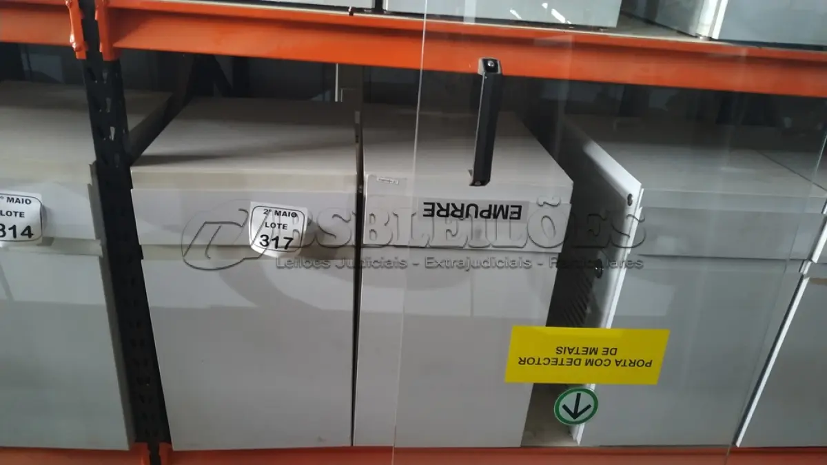 LOTE 317 - 02 ARMÁRIOS PARA CPU COM 01 PORTA E 01 GAVETA. (NO ESTADO) ATENÇÃO! FAZER A VISITAÇÃO ANTES DE ARREMATAR, NÃO SABEMOS SE FUNCIONA, LEILÃO NÃO TEM GARANTIA E NEM DEVOLUÇÃO, SUJEITO A POSSÍVEIS AVARIAS VISÍVEIS/OCULTAS E/OU AUSÊNCIA DE COMPONENTES.