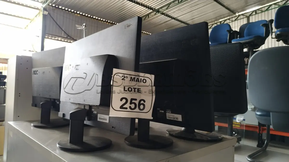 LOTE 256 - 07 MONITORES DE MARCAS E MODELOS DIVERSOS. (NO ESTADO) ATENÇÃO! FAZER A VISITAÇÃO ANTES DE ARREMATAR, NÃO SABEMOS SE FUNCIONA, LEILÃO NÃO TEM GARANTIA E NEM DEVOLUÇÃO, SUJEITO A POSSÍVEIS AVARIAS VISÍVEIS/OCULTAS E/OU AUSÊNCIA DE COMPONENTES.