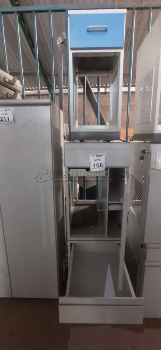 LOTE 156 - 03 ARMÁRIOS PARA CPU SENDO 02 COM 01 PORTA E 01 GAVETA. (NO ESTADO) ATENÇÃO! FAZER A VISITAÇÃO ANTES DE ARREMATAR, NÃO SABEMOS SE FUNCIONA, LEILÃO NÃO TEM GARANTIA E NEM DEVOLUÇÃO, SUJEITO A POSSÍVEIS AVARIAS VISÍVEIS/OCULTAS E/OU AUSÊNCIA DE COMPONENTES.
