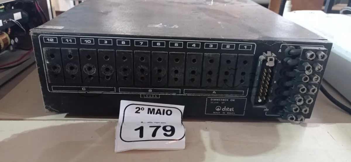 LOTE 179 - 01 DIMMERBOX MODELO OM 800 MARCA DITEL. (NO ESTADO) ATENÇÃO! FAZER A VISITAÇÃO ANTES DE ARREMATAR, NÃO SABEMOS SE FUNCIONA, LEILÃO NÃO TEM GARANTIA E NEM DEVOLUÇÃO, SUJEITO A POSSÍVEIS AVARIAS VISÍVEIS/OCULTAS E/OU AUSÊNCIA DE COMPONENTES.
