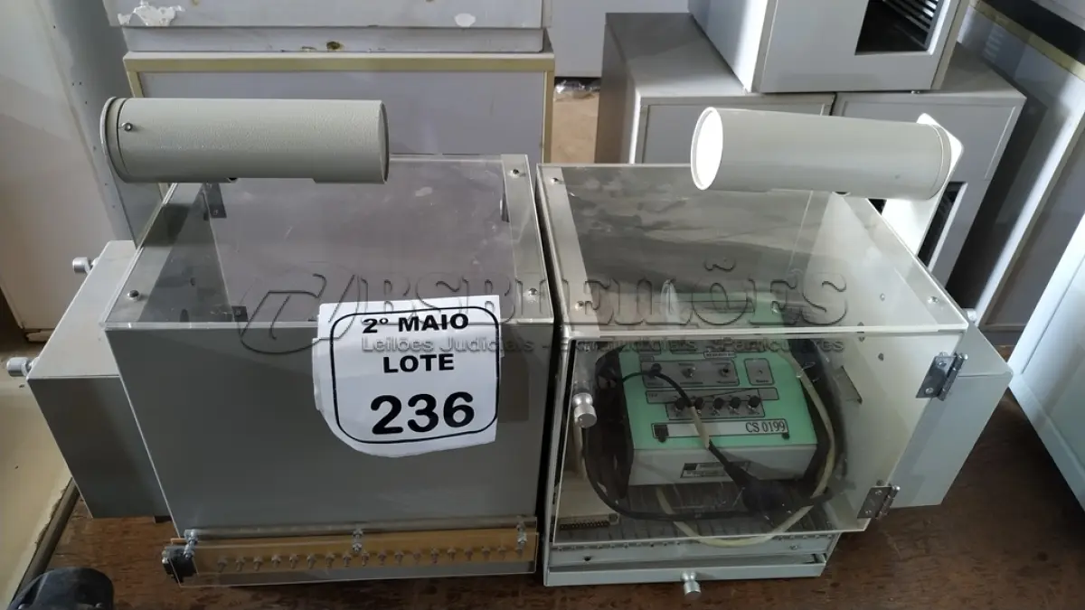 LOTE 236 - 02 CAIXAS DE CONDICIONAMENTO ANIMAL MODELO EP-102 COM PAINEL DE CONTROLE MODELO CS 0199 110V. (NO ESTADO) ATENÇÃO! FAZER A VISITAÇÃO ANTES DE ARREMATAR, NÃO SABEMOS SE FUNCIONA, LEILÃO NÃO TEM GARANTIA E NEM DEVOLUÇÃO, SUJEITO A POSSÍVEIS AVARIAS VISÍVEIS/OCULTAS E/OU AUSÊNCIA DE COMPONENTES.