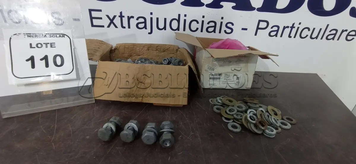 LOTE 110 - 01 CAIXA COM ARRUELAS DE AÇO E 01 CAIXA COM PARAFUSOS SEXTAVADOS. (NO ESTADO) ATENÇÃO! FAZER A VISITAÇÃO ANTES DE ARREMATAR, NÃO SABEMOS SE FUNCIONA, LEILÃO NÃO TEM GARANTIA E NEM DEVOLUÇÃO, SUJEITO A POSSÍVEIS AVARIAS VISÍVEIS/OCULTAS E/OU AUSÊNCIA DE COMPONENTES.