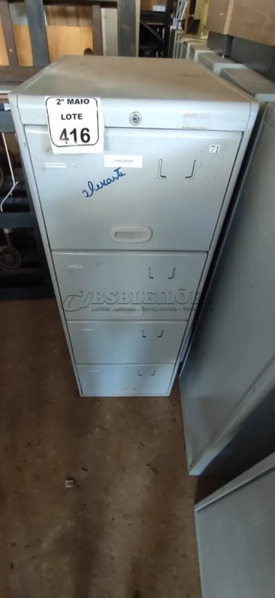 LOTE 416 - 01 ARQUIVO DE AÇO COM 04 GAVETAS. (NO ESTADO) ATENÇÃO! FAZER A VISITAÇÃO ANTES DE ARREMATAR, NÃO SABEMOS SE FUNCIONA, LEILÃO NÃO TEM GARANTIA E NEM DEVOLUÇÃO, SUJEITO A POSSÍVEIS AVARIAS VISÍVEIS/OCULTAS E/OU AUSÊNCIA DE COMPONENTES.