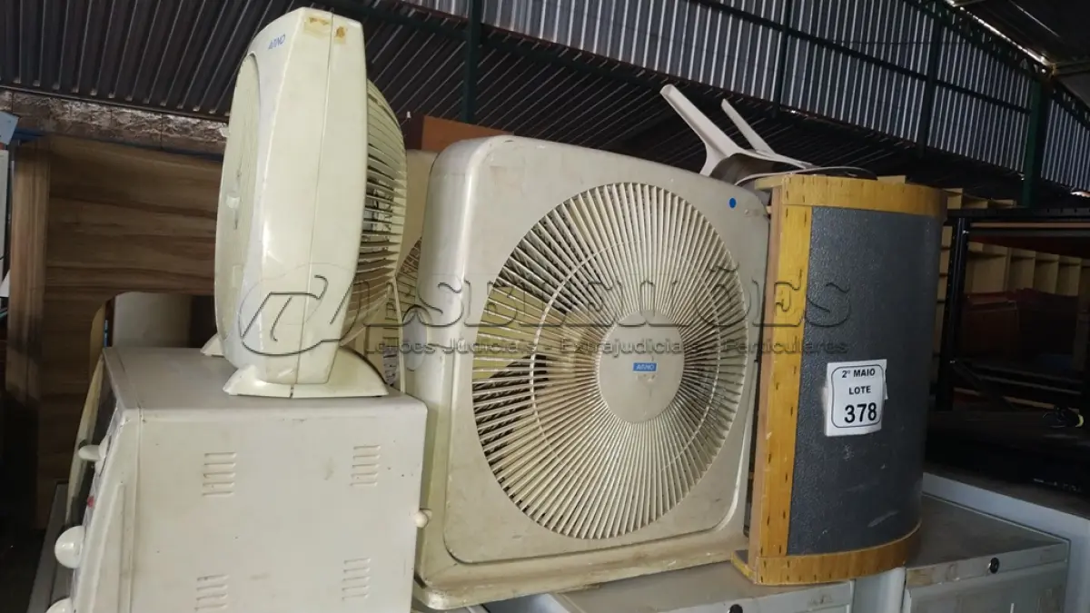 LOTE 378 - 02 VENTILADORES, 01 FORNO ELÉTRICO E 01 FORNO DE BIER. (NO ESTADO) ATENÇÃO! FAZER A VISITAÇÃO ANTES DE ARREMATAR, NÃO SABEMOS SE FUNCIONA, LEILÃO NÃO TEM GARANTIA E NEM DEVOLUÇÃO, SUJEITO A POSSÍVEIS AVARIAS VISÍVEIS/OCULTAS E/OU AUSÊNCIA DE COMPONENTES.
