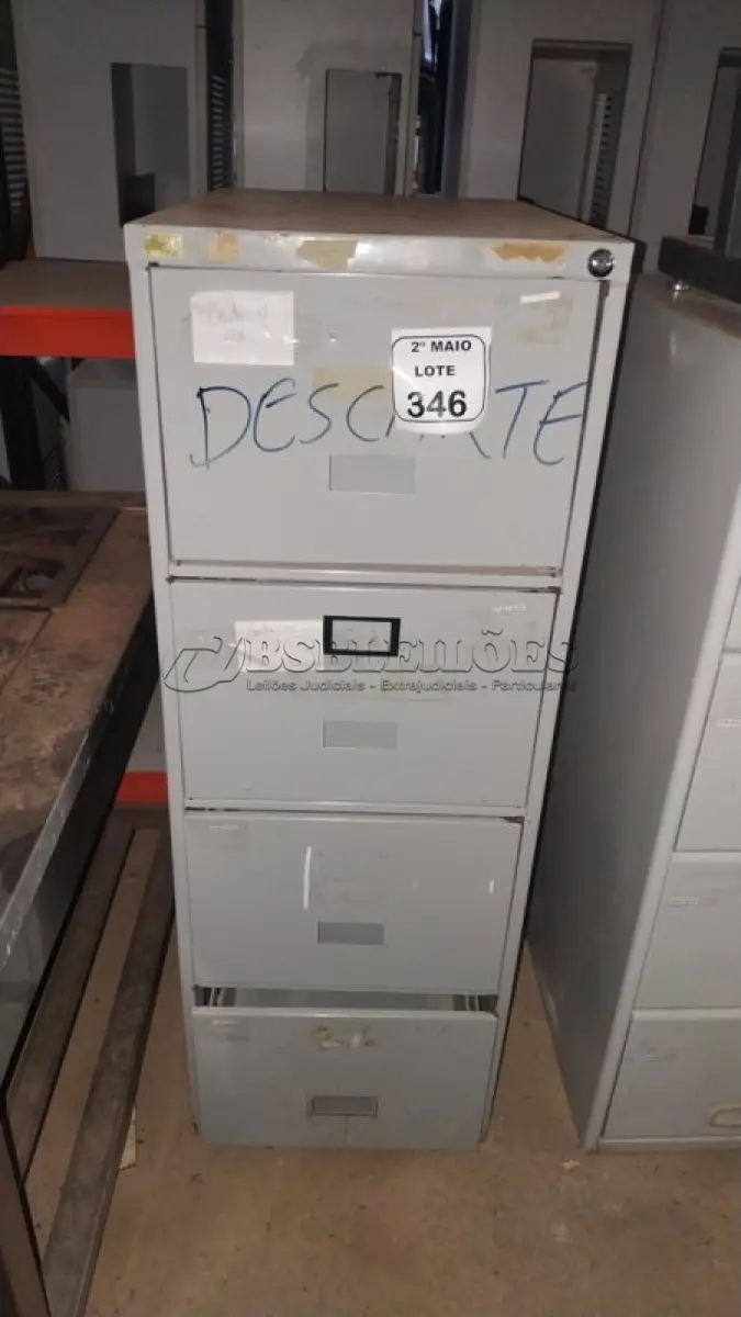 LOTE 346 - 01 ARQUIVO DE AÇO COM 04 GAVETAS. (NO ESTADO) ATENÇÃO! FAZER A VISITAÇÃO ANTES DE ARREMATAR, NÃO SABEMOS SE FUNCIONA, LEILÃO NÃO TEM GARANTIA E NEM DEVOLUÇÃO, SUJEITO A POSSÍVEIS AVARIAS VISÍVEIS/OCULTAS E/OU AUSÊNCIA DE COMPONENTES.
