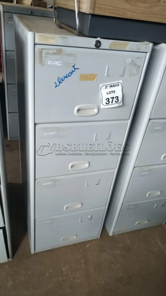 LOTE 373 - 01 ARQUIVO DE AÇO COM 04 GAVETAS. (NO ESTADO) ATENÇÃO! FAZER A VISITAÇÃO ANTES DE ARREMATAR, NÃO SABEMOS SE FUNCIONA, LEILÃO NÃO TEM GARANTIA E NEM DEVOLUÇÃO, SUJEITO A POSSÍVEIS AVARIAS VISÍVEIS/OCULTAS E/OU AUSÊNCIA DE COMPONENTES.