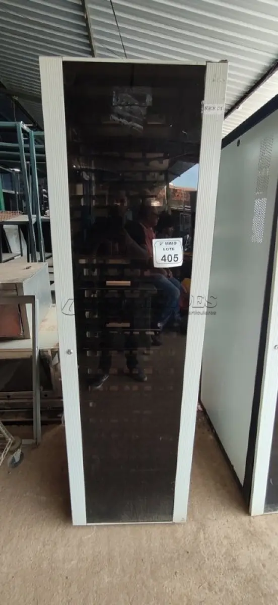 LOTE 405 - 01 RACK PARA SERVIDORES. (NO ESTADO) ATENÇÃO! FAZER A VISITAÇÃO ANTES DE ARREMATAR, NÃO SABEMOS SE FUNCIONA, LEILÃO NÃO TEM GARANTIA E NEM DEVOLUÇÃO, SUJEITO A POSSÍVEIS AVARIAS VISÍVEIS/OCULTAS E/OU AUSÊNCIA DE COMPONENTES.