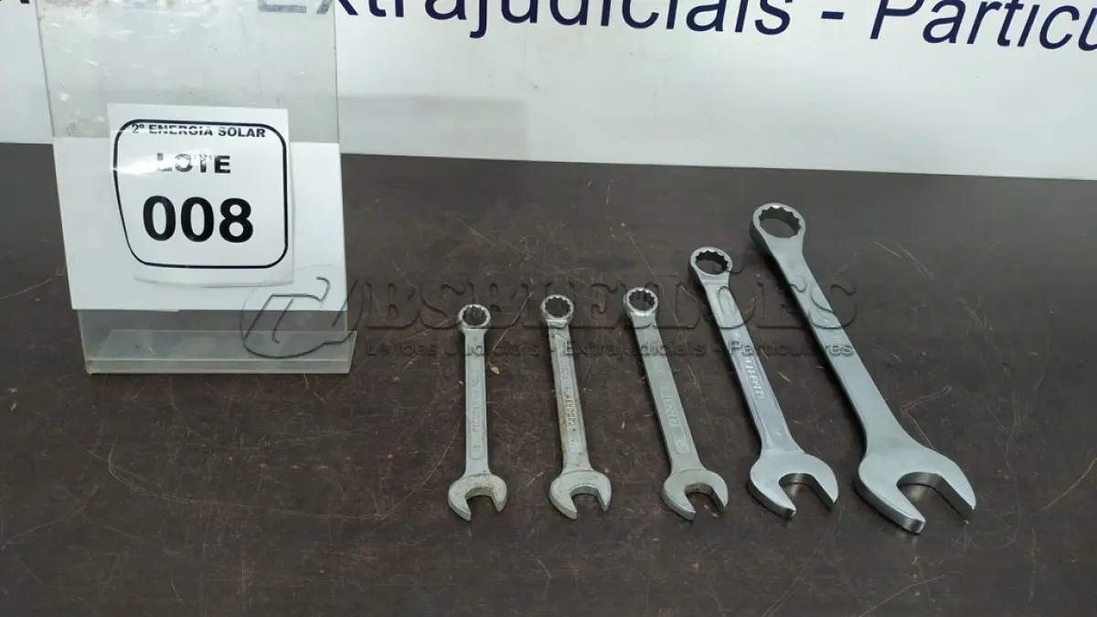 LOTE 008 - 05 CHAVES COMBINADAS N* 32,23,17,16,15. (NO ESTADO) ATENÇÃO! FAZER A VISITAÇÃO ANTES DE ARREMATAR, NÃO SABEMOS SE FUNCIONA, LEILÃO NÃO TEM GARANTIA E NEM DEVOLUÇÃO, SUJEITO A POSSÍVEIS AVARIAS VISÍVEIS/OCULTAS E/OU AUSÊNCIA DE COMPONENTES.
