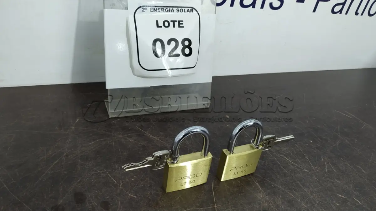 LOTE 028 - 02 CADEADOS DE LATÃO PADO 50MM. (NO ESTADO) ATENÇÃO! FAZER A VISITAÇÃO ANTES DE ARREMATAR, NÃO SABEMOS SE FUNCIONA, LEILÃO NÃO TEM GARANTIA E NEM DEVOLUÇÃO, SUJEITO A POSSÍVEIS AVARIAS VISÍVEIS/OCULTAS E/OU AUSÊNCIA DE COMPONENTES.