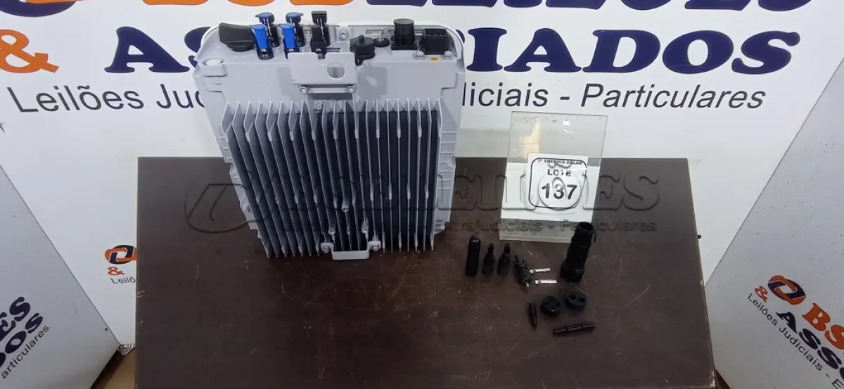 LOTE 137 - 01 INVERSOR SOLAR SIW300H M020 L1 INVERTE. (NOVO).  (NO ESTADO) ATENÇÃO! FAZER A VISITAÇÃO ANTES DE ARREMATAR, NÃO SABEMOS SE FUNCIONA, LEILÃO NÃO TEM GARANTIA E NEM DEVOLUÇÃO, SUJEITO A POSSÍVEIS AVARIAS VISÍVEIS/OCULTAS E/OU AUSÊNCIA DE COMPONENTES.